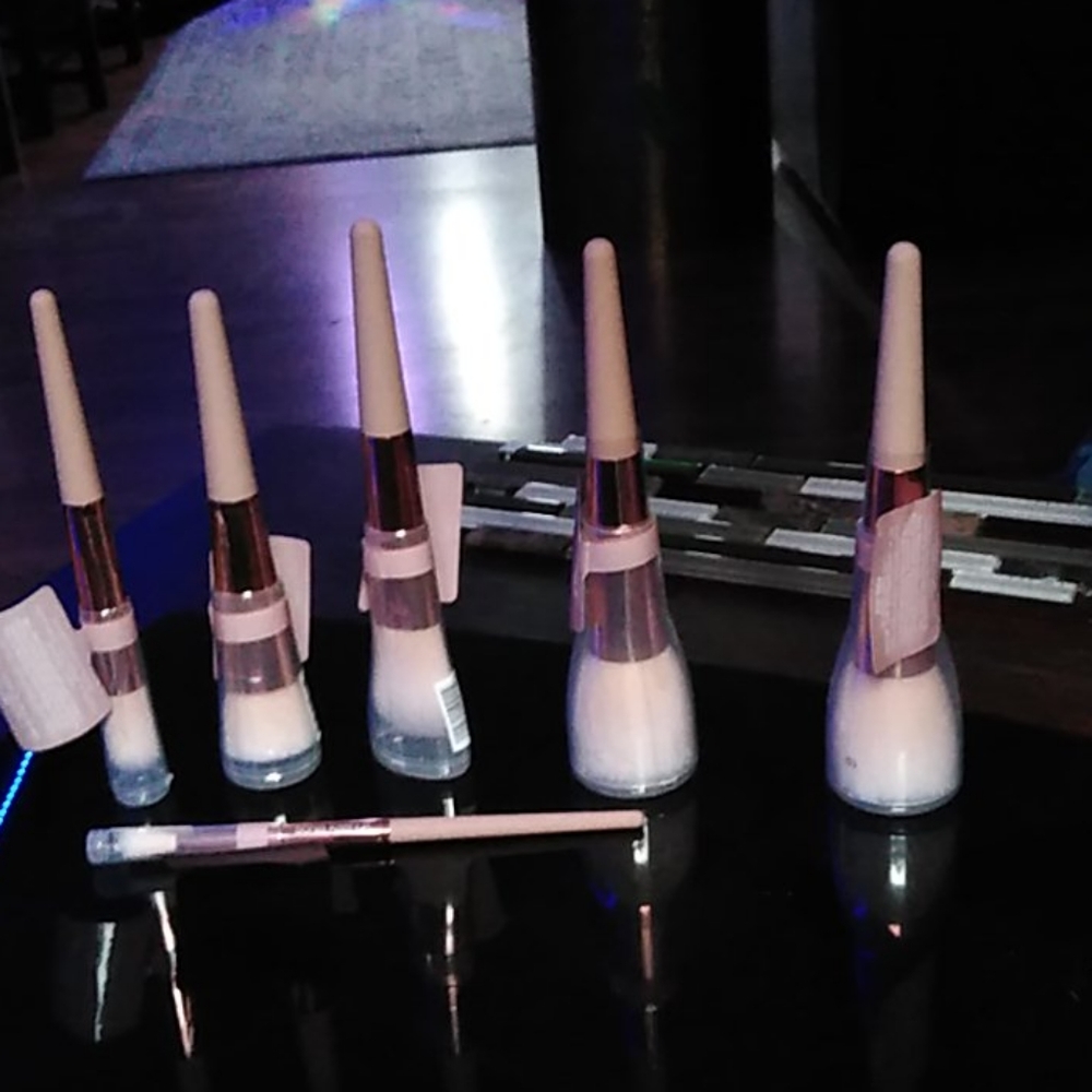 Set of six makeup brushes